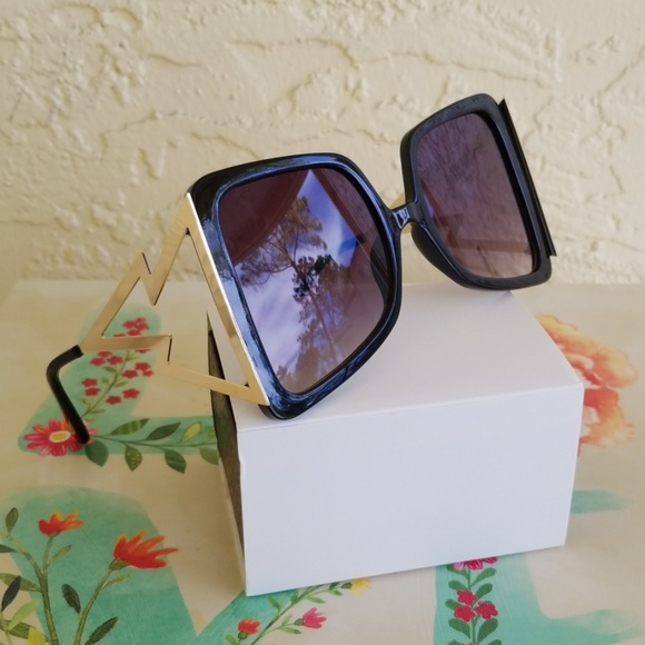 Accessories - 2019 OVERSIZED SQUARE LOOK  FASHION SUNGLASSES 

1